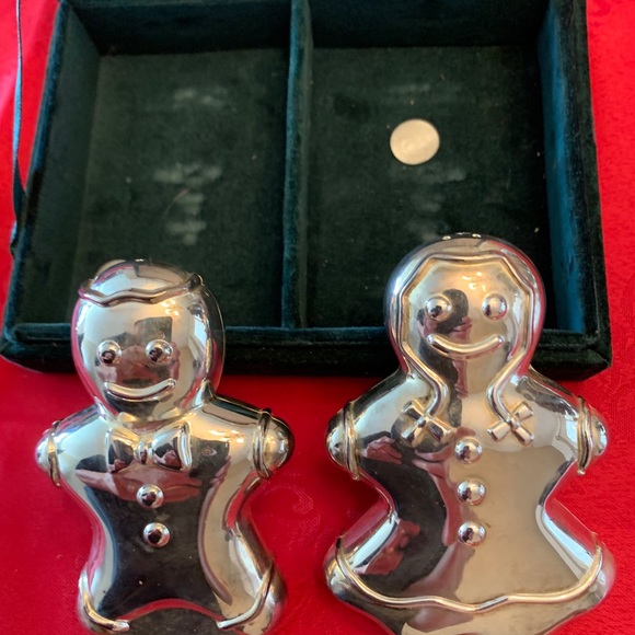 Neiman Marcus Silverplate Salt/Pepper Shakers. EUC - Picture 2 of 8